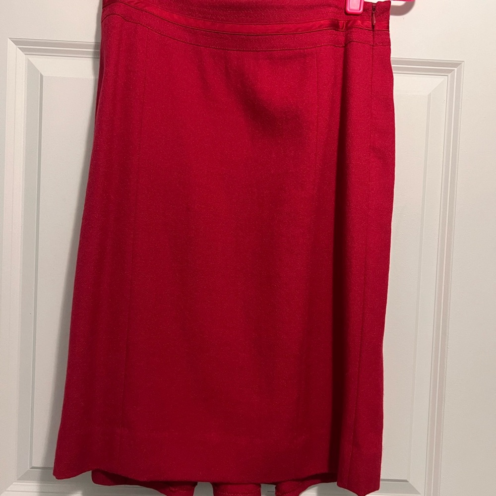 WHBM WOOL BLEND SKIRT SUIT WITH ROSETTE LAPEL PIN- RED-SIZE 8 - Picture 10 of 16
